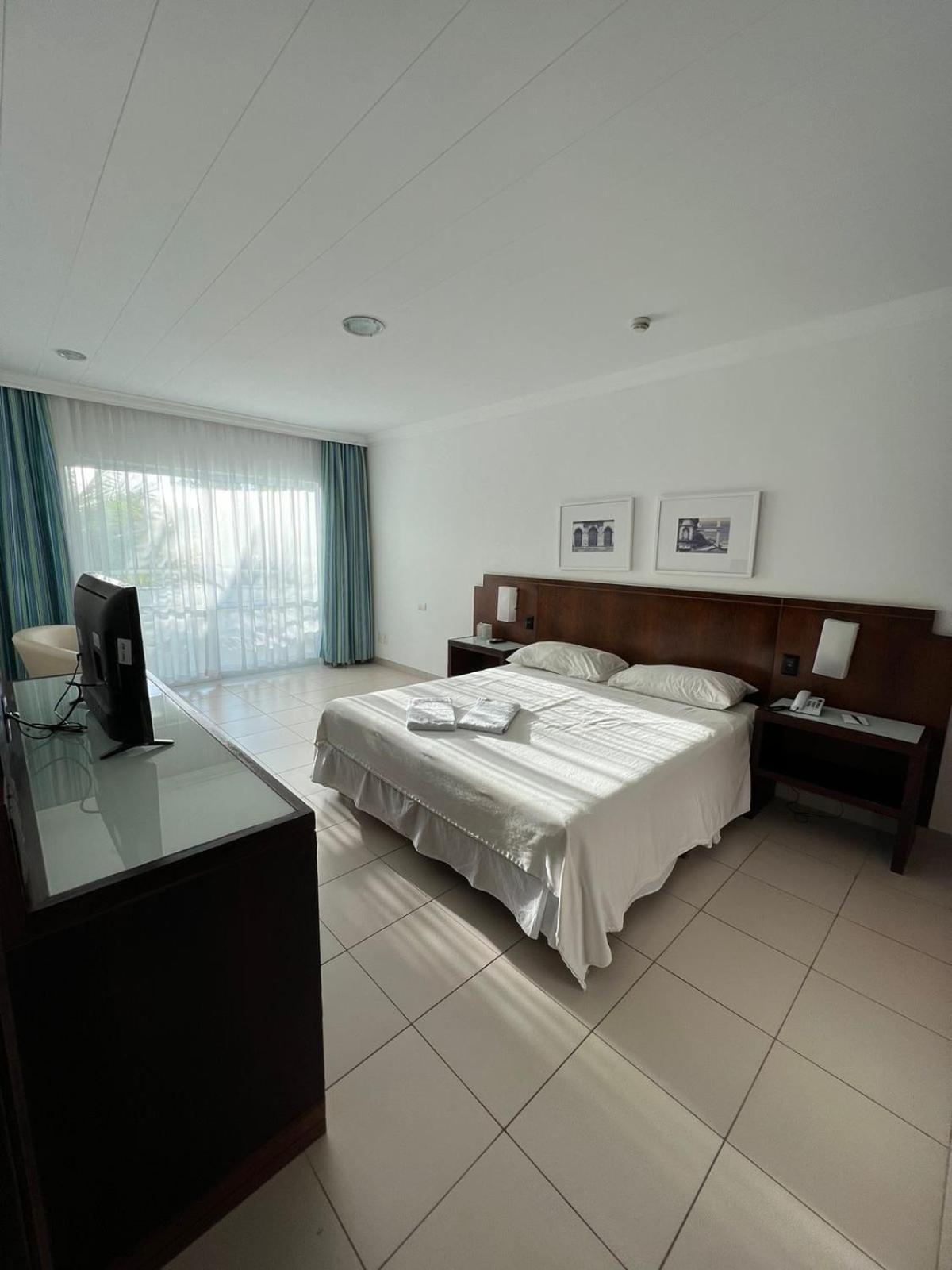 Bahia Plaza Hotel Busca-Vida Exterior foto